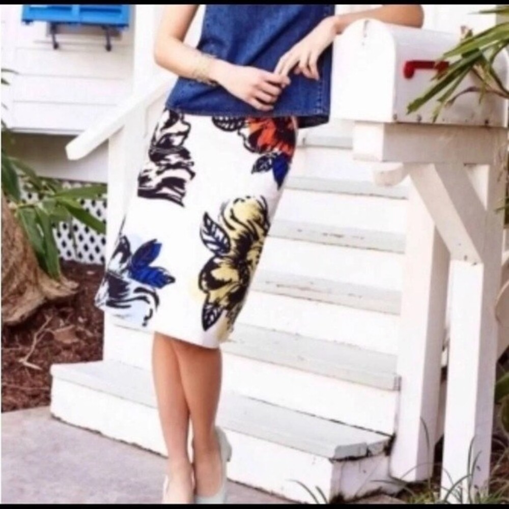 NWT Anthropologie Maeve White Floral Buckle Skirt. Size 0